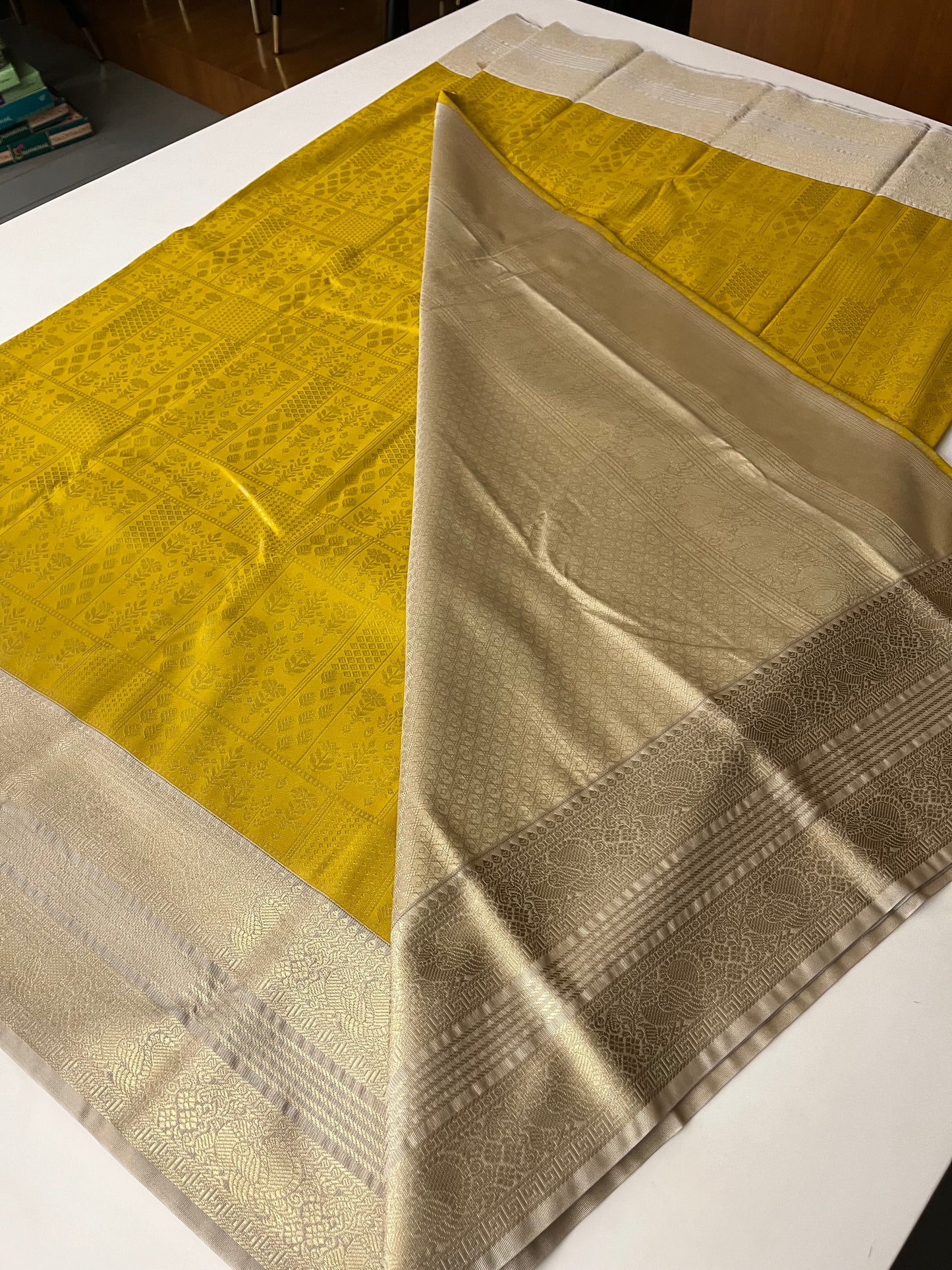 Ju11 Semi Silk