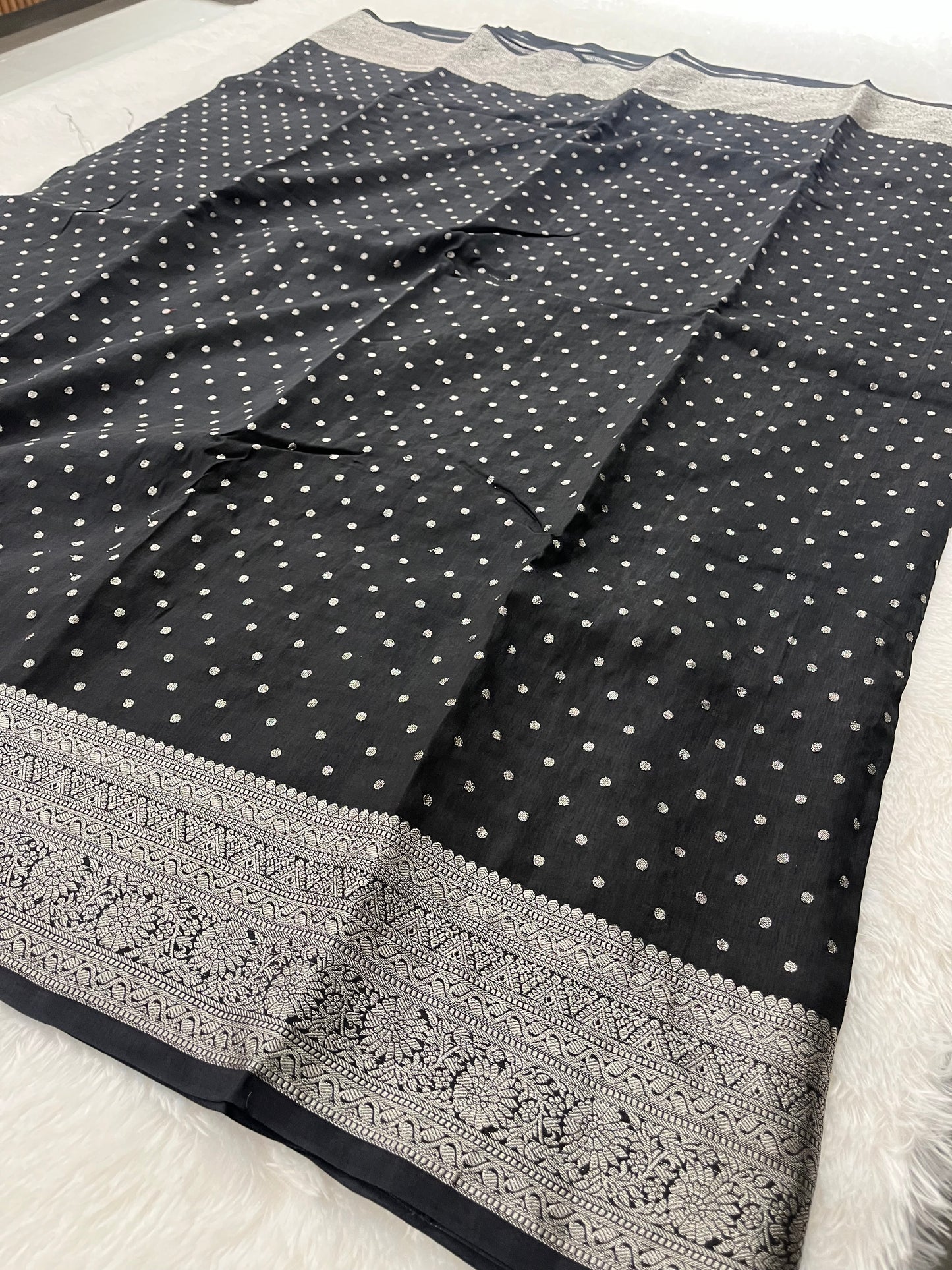 M7 Silver Dots kaddi fancy