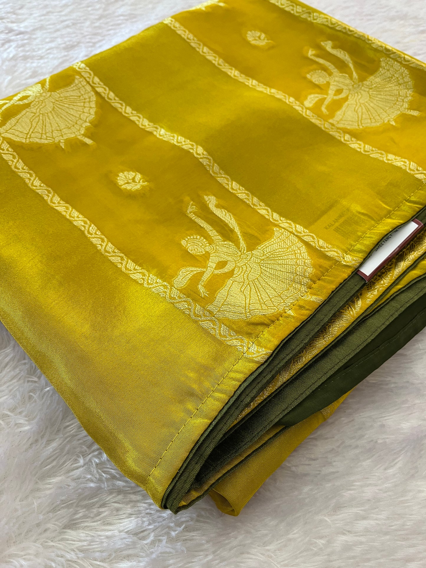 Dancing Dola Chinnon silk
