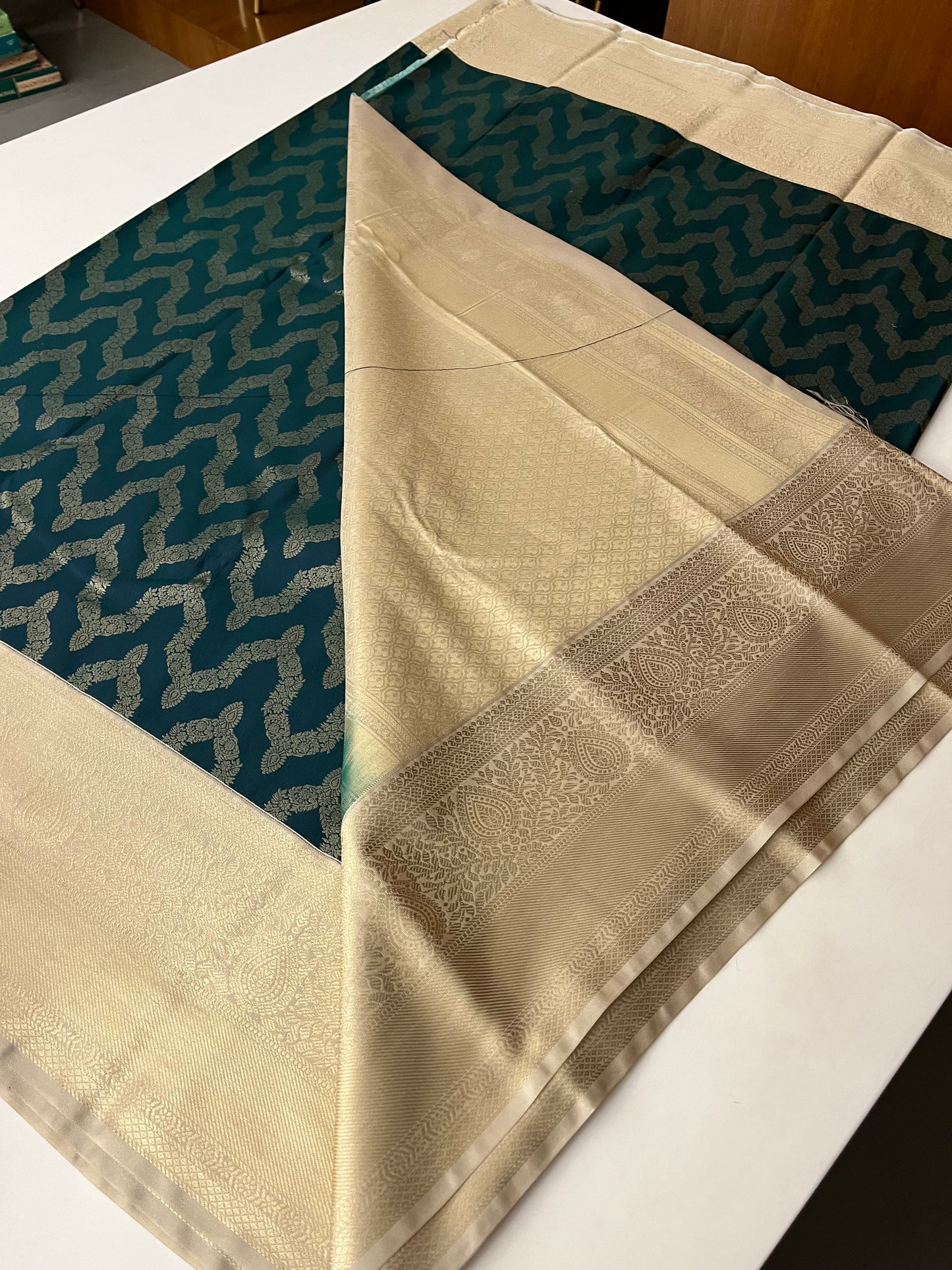 Ju11 Semi Silk