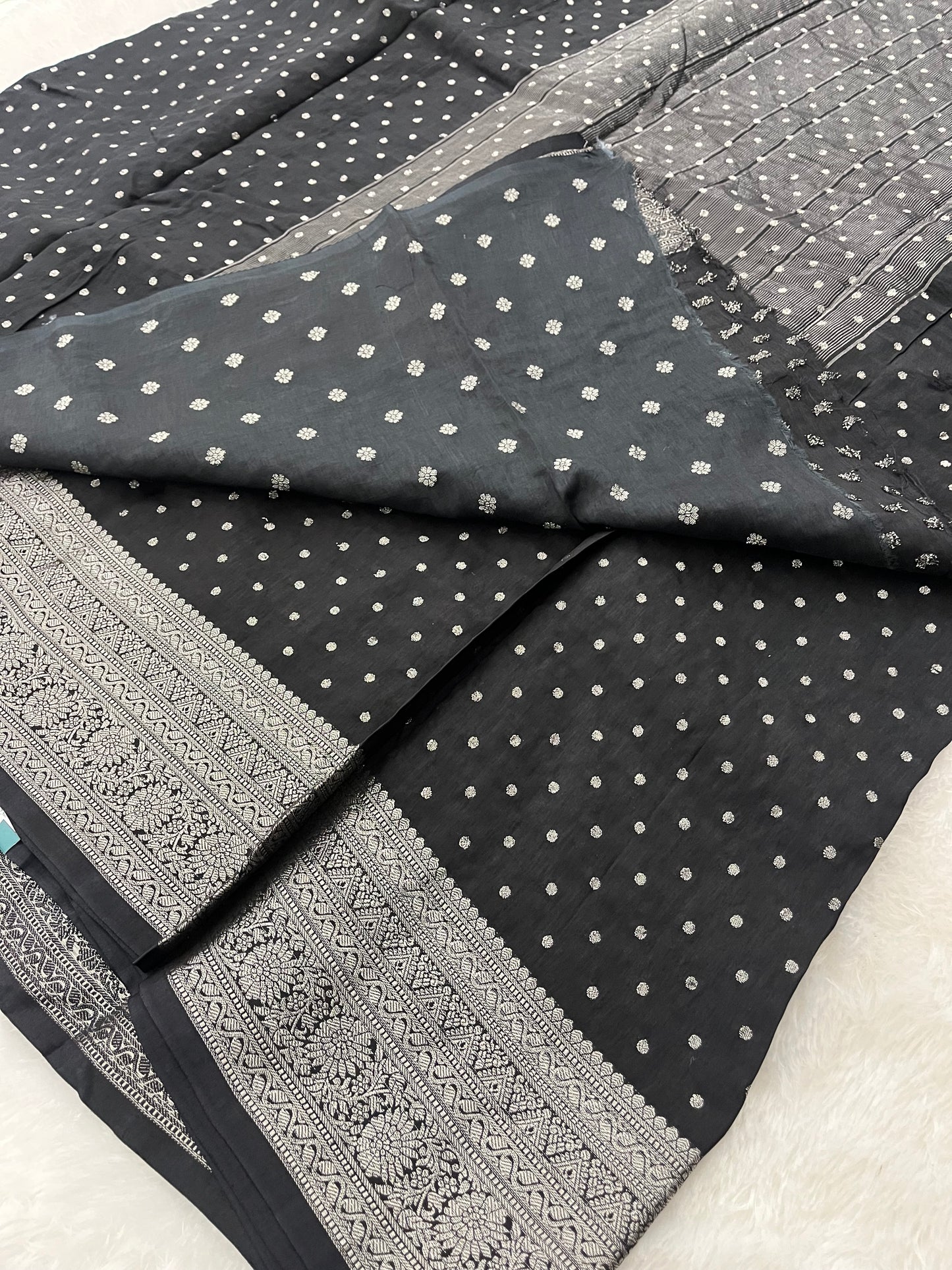 M7 Silver Dots kaddi fancy