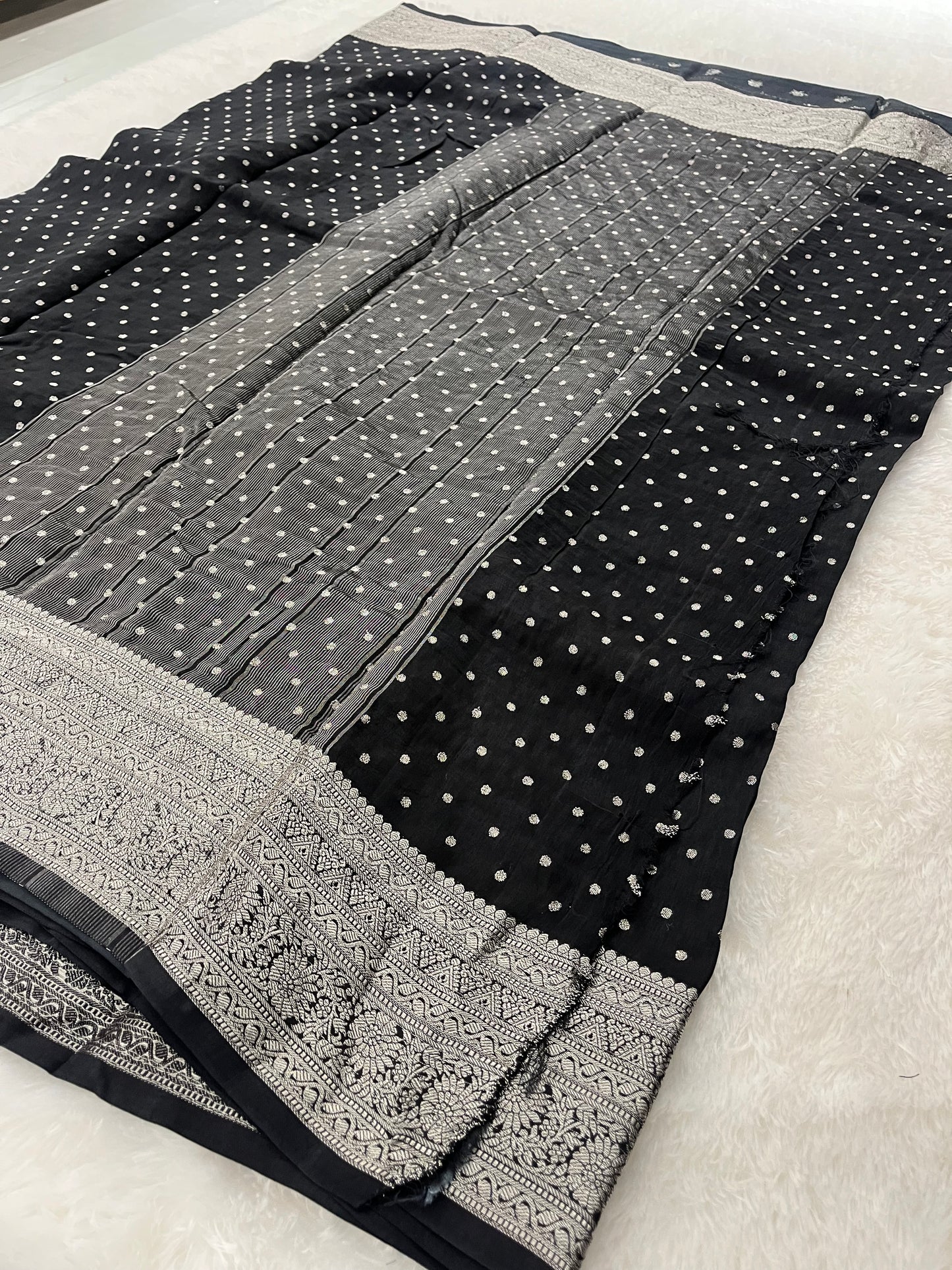 M7 Silver Dots kaddi fancy