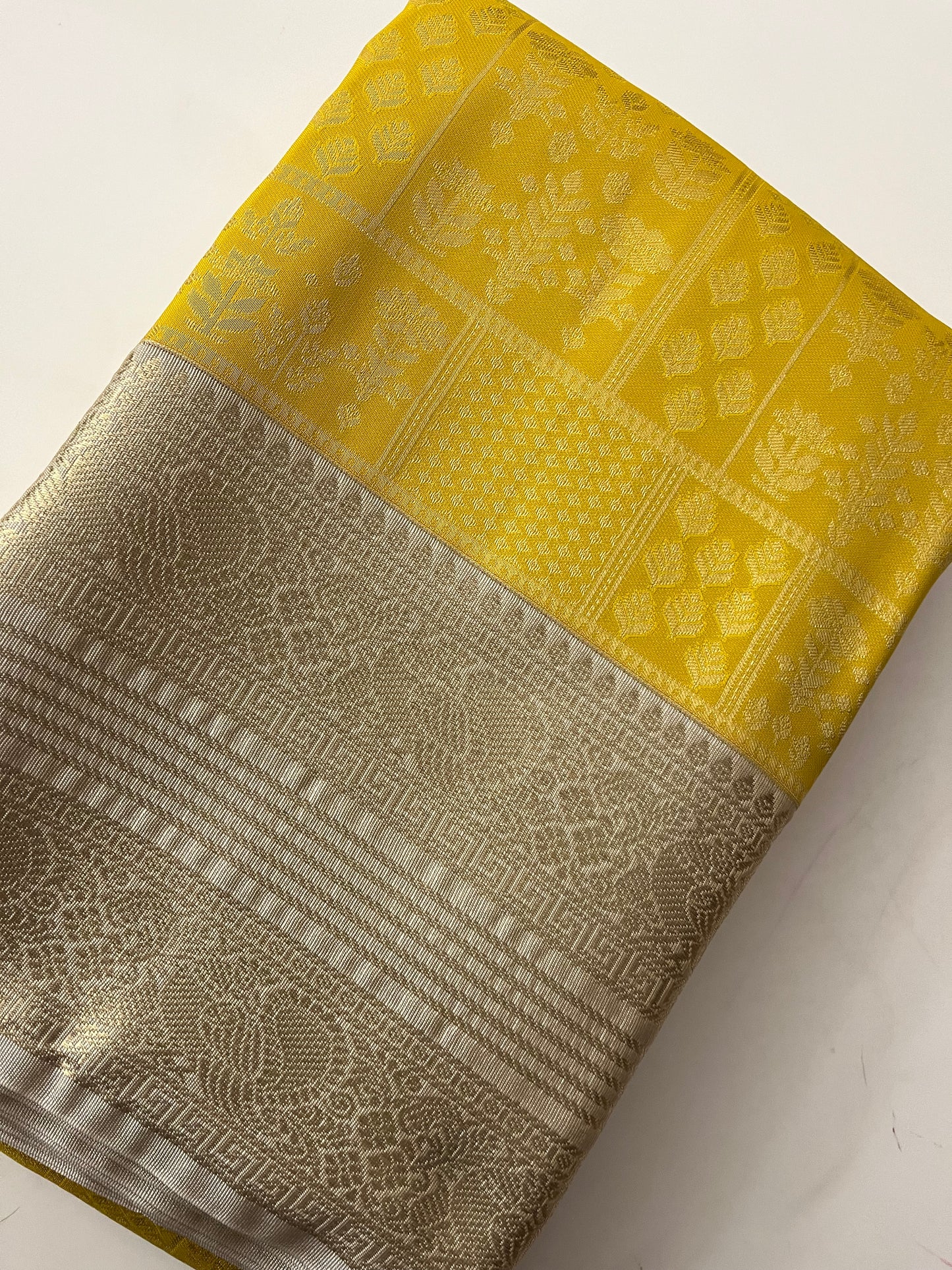 Ju11 Semi Silk