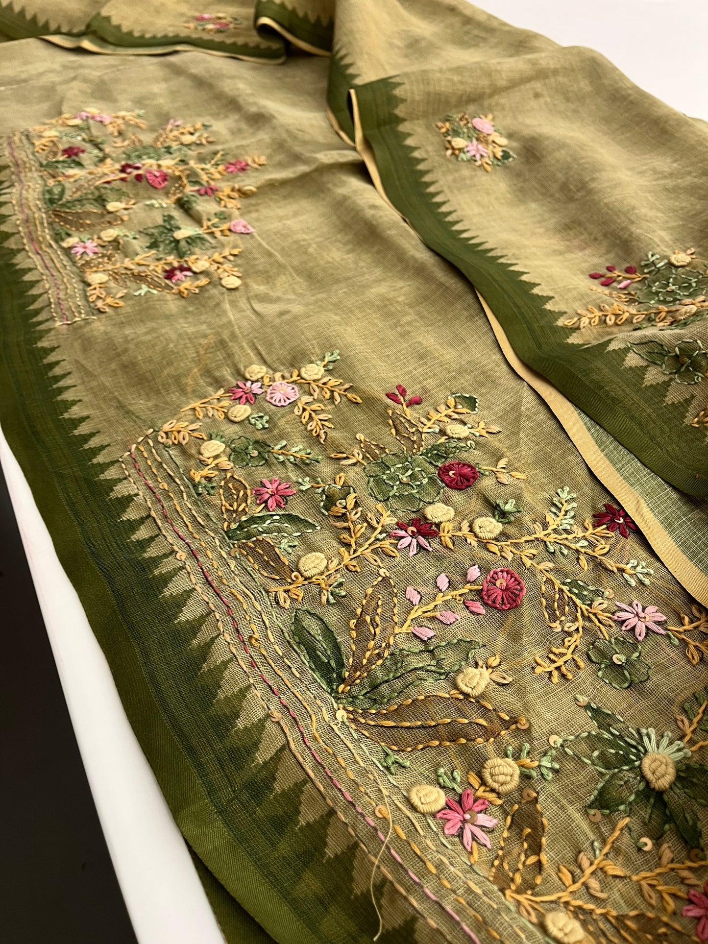 Linen Embroidery Fancy