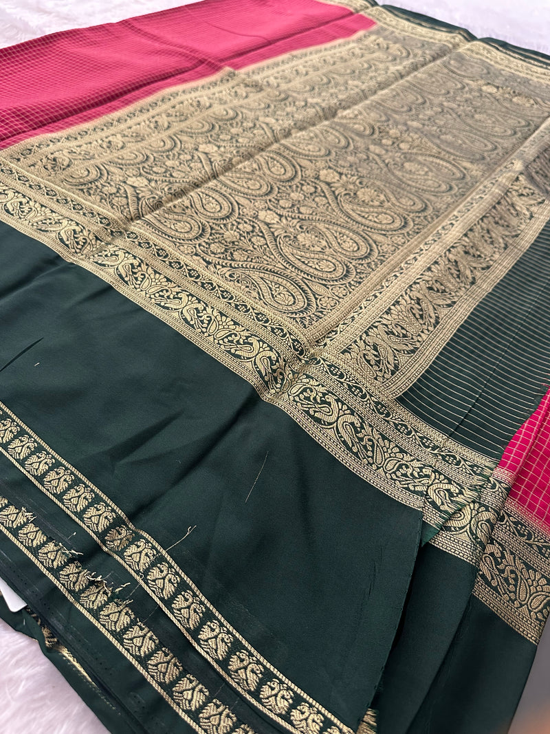 Crepe Silk Sarees in Gold weaving and Big Bentex Border,, comes in checkered pattern and contrast blouse piece 🌹