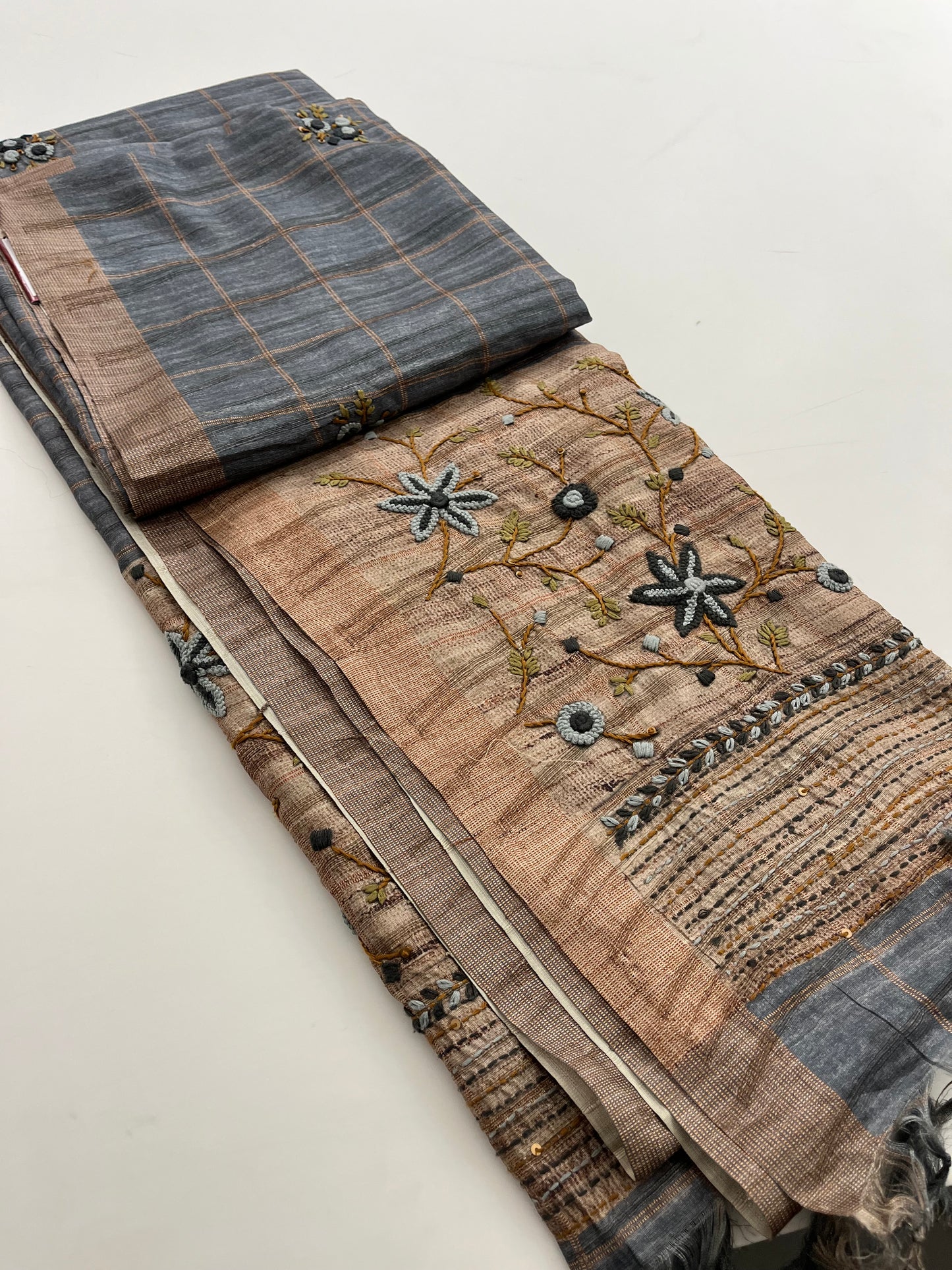 Linen Embroidery Fancy