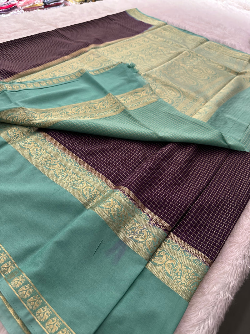 Crepe Silk Sarees in Gold weaving and Big Bentex Border,, comes in checkered pattern and contrast blouse piece 🌹