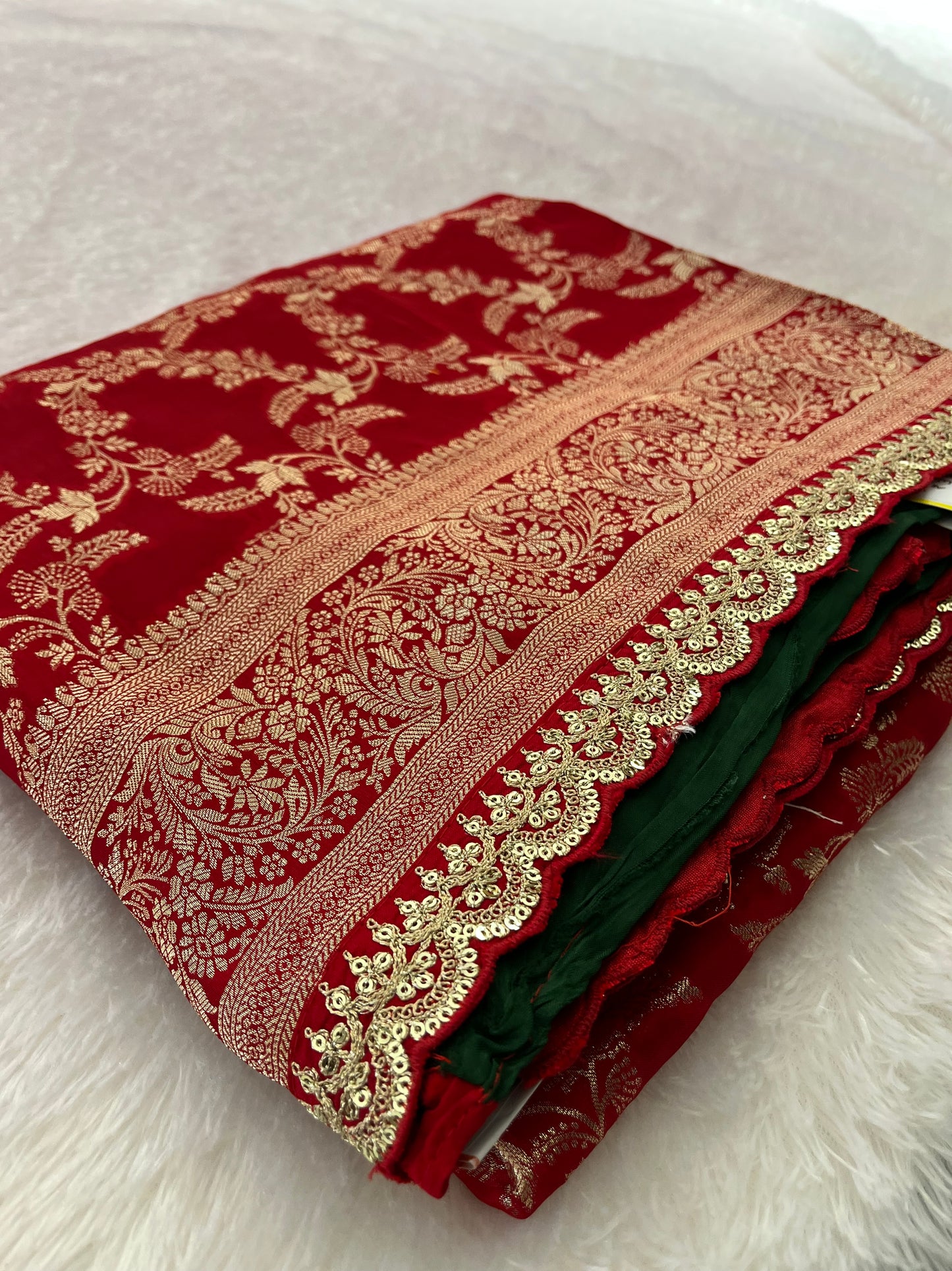 Banarasi Brocade Fancy scallop Border