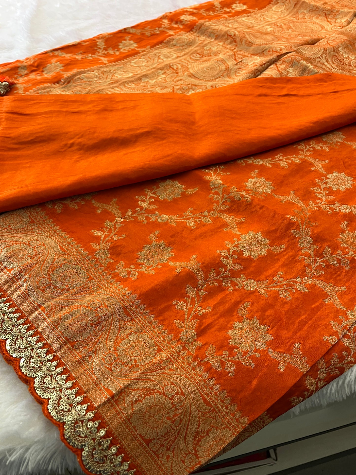 Banarasi Brocade Fancy scallop Border