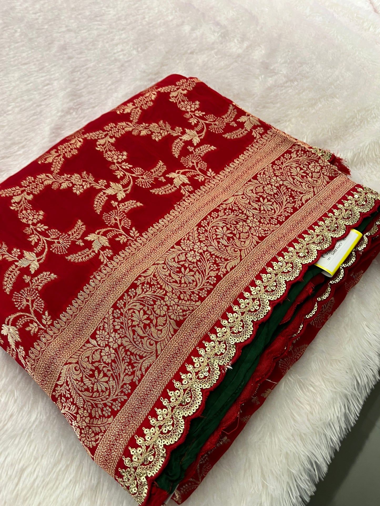 Banarasi Brocade Fancy scallop Border