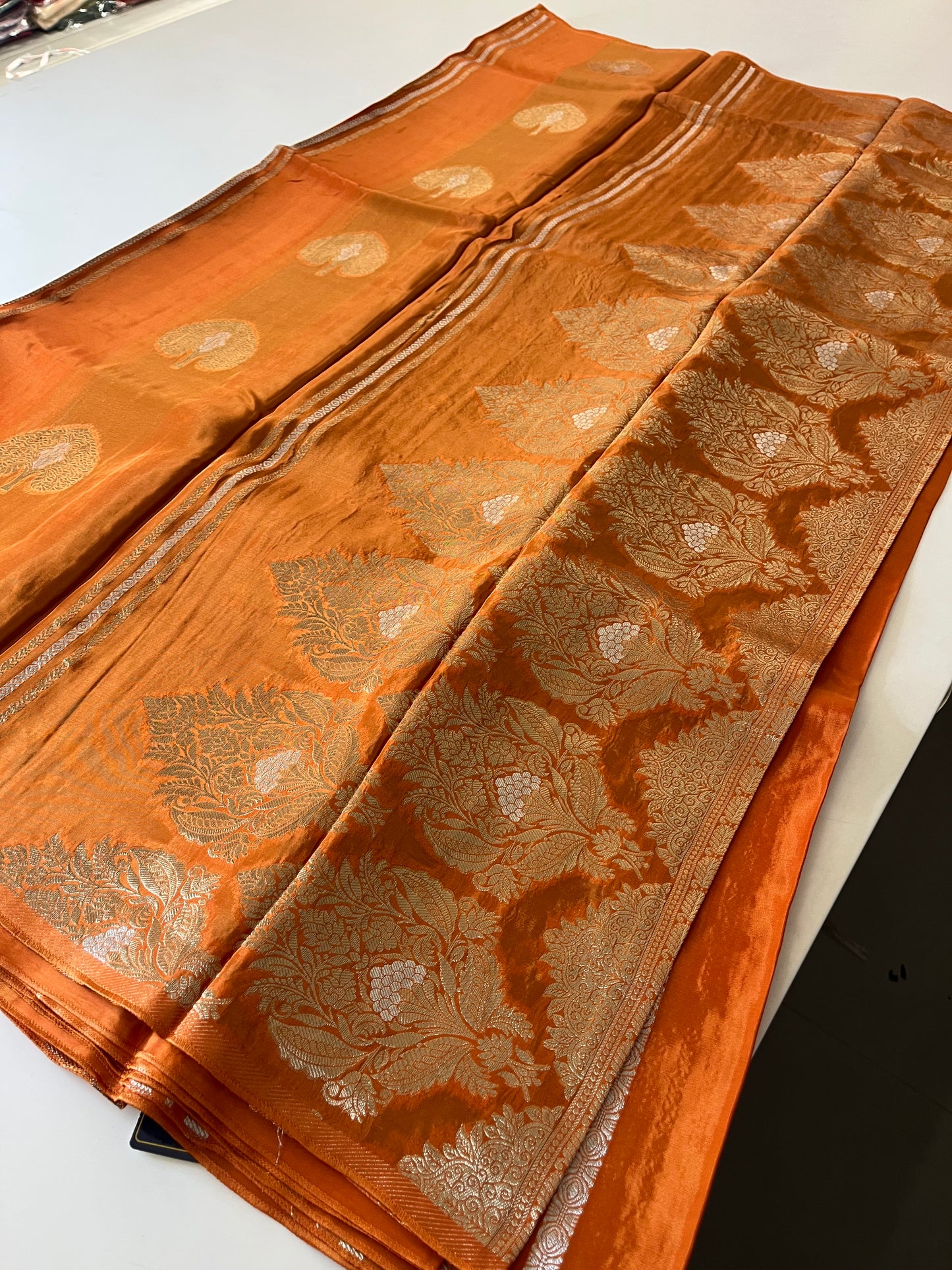 Fancy Chinnon Borderless