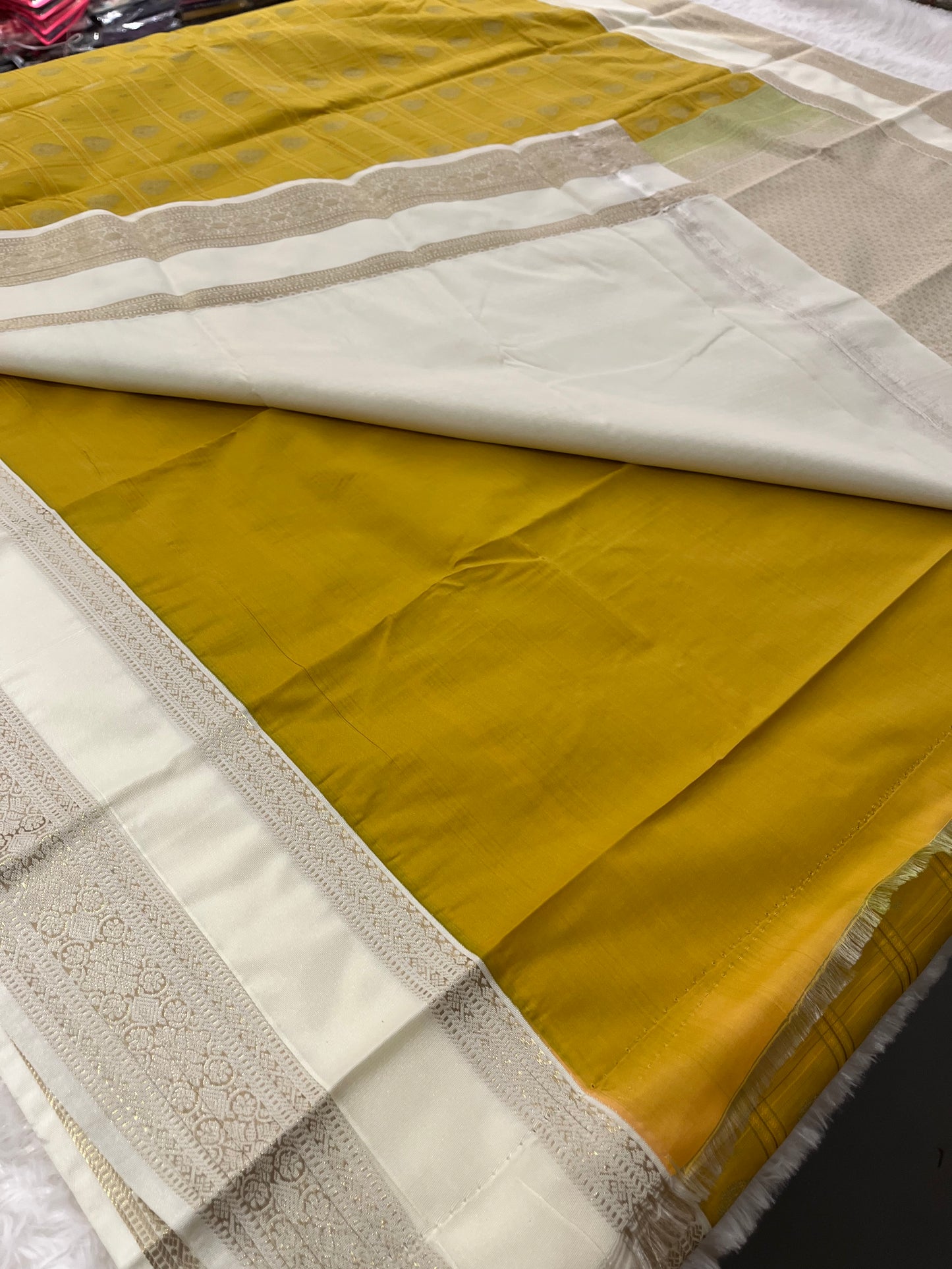 Kanchi  Semi Silk F4