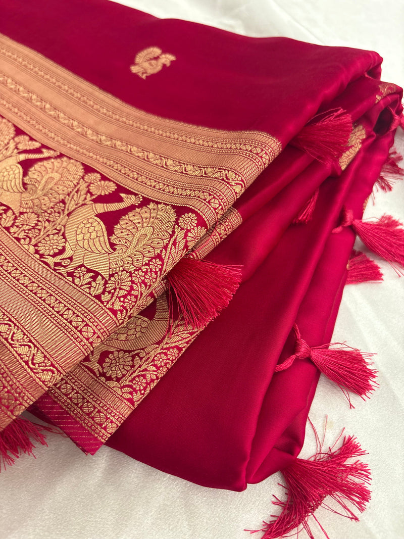 Rani pink crepe banaras saree with peacock buttas and big rich border,, comes with fancy self blouse,, beautiful feel fall fabric🌹 🌹-AU3