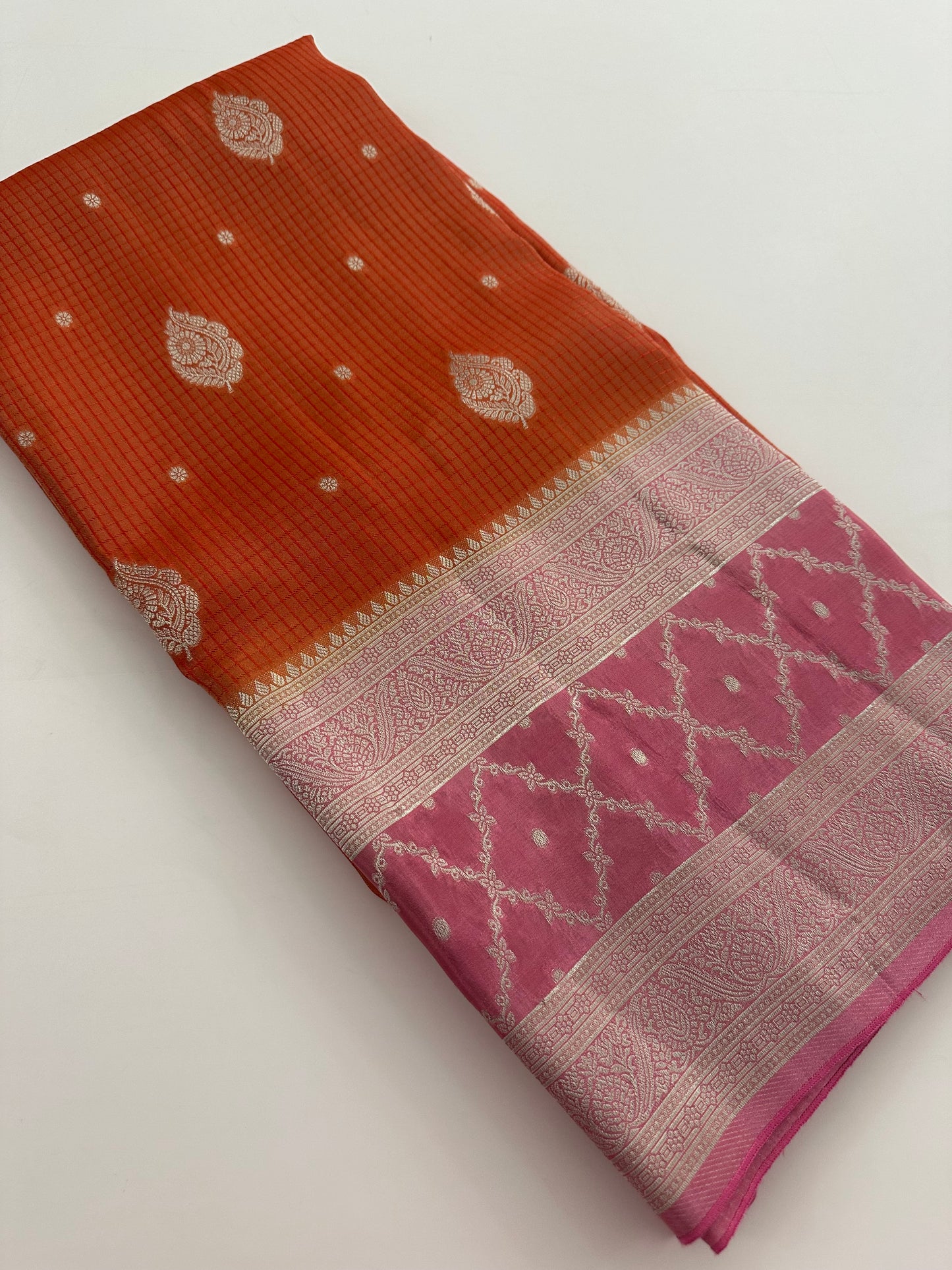 Traditional South Indian Style Crafred Pure Viscose Saree Distinguished by intricate weaving🌹 -JU15