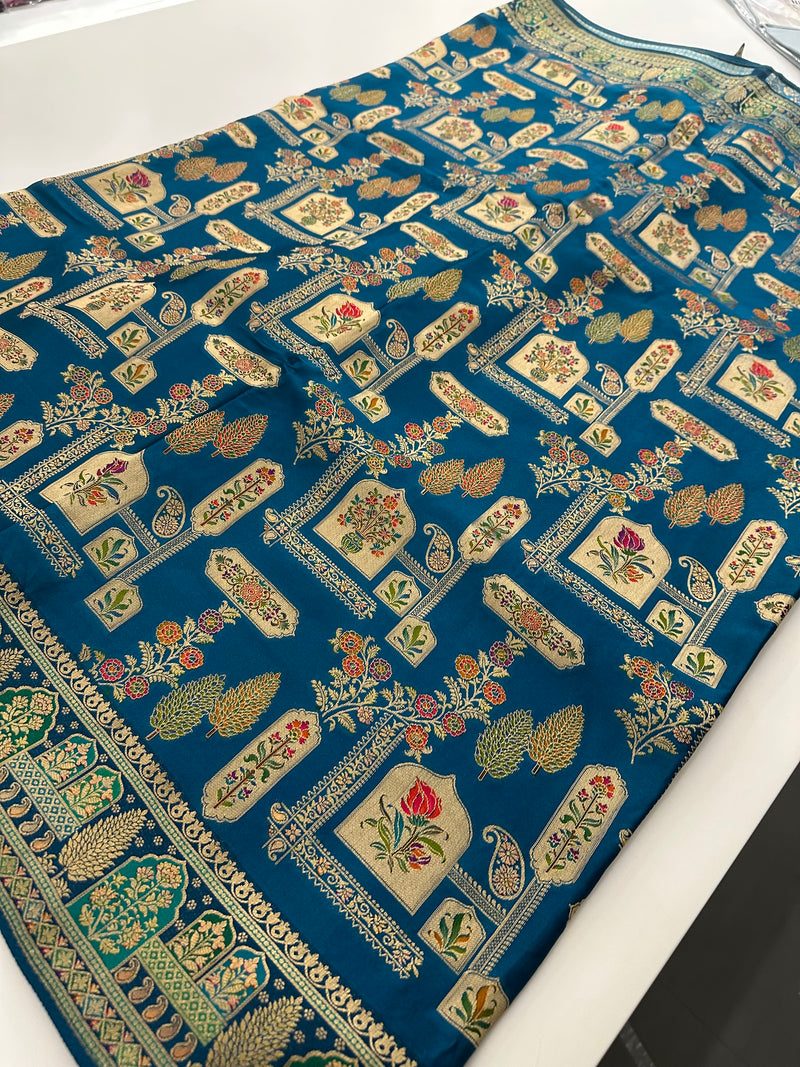 Pashmina Silk Saree is Weaving Design comes in beautiful peacock Color 🌹
-AU3
