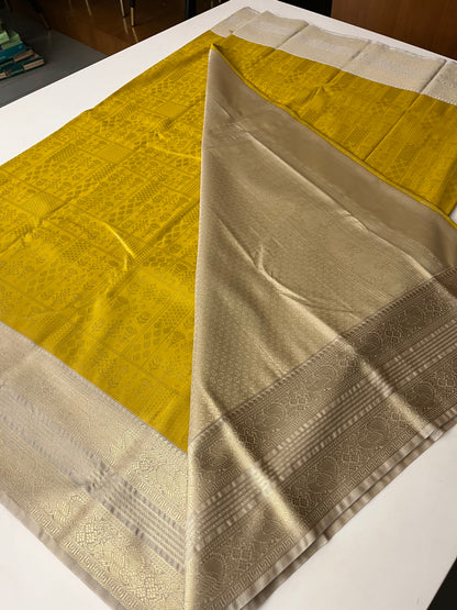 Ju11 Semi Silk