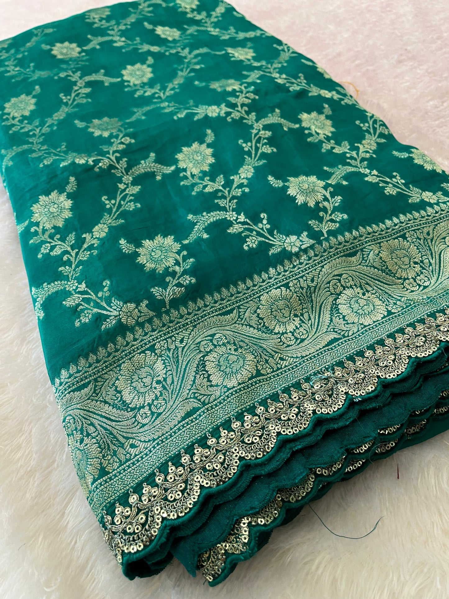 Banarasi Brocade Fancy scallop Border