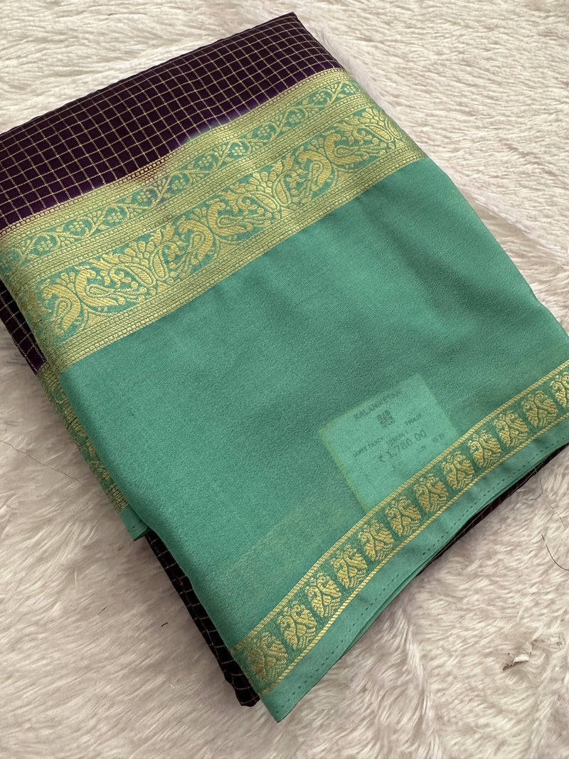 Crepe Silk Sarees in Gold weaving and Big Bentex Border,, comes in checkered pattern and contrast blouse piece 🌹