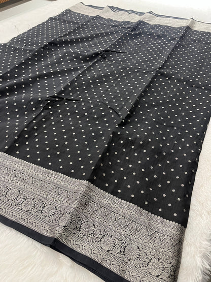 M7 Silver Dots kaddi fancy