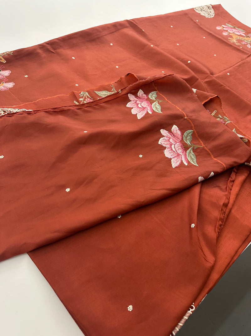 ButterSilk Tussar Sarees are back in stock🌹
Comes with aari work and scallop style borders and cutwork buttas🌹-JU18