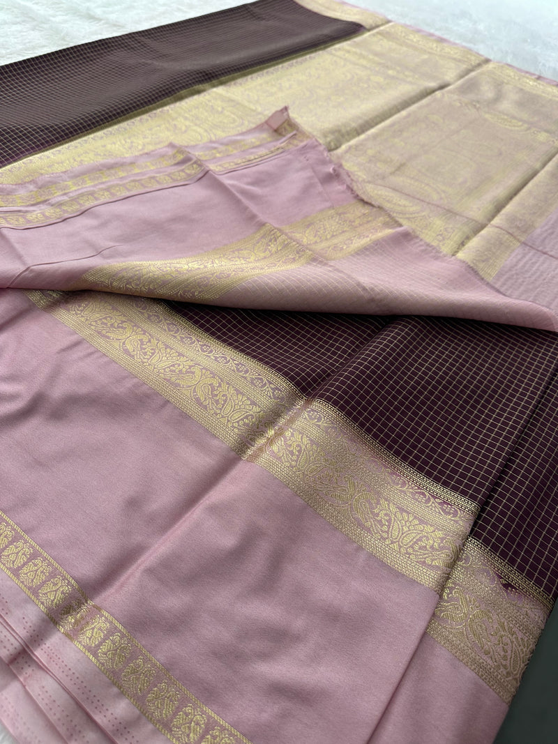 Crepe Silk Sarees in Gold weaving and Big Bentex Border,, comes in checkered pattern and contrast blouse piece 🌹