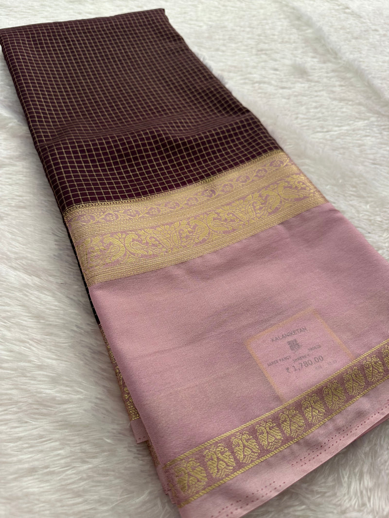Crepe Silk Sarees in Gold weaving and Big Bentex Border,, comes in checkered pattern and contrast blouse piece 🌹