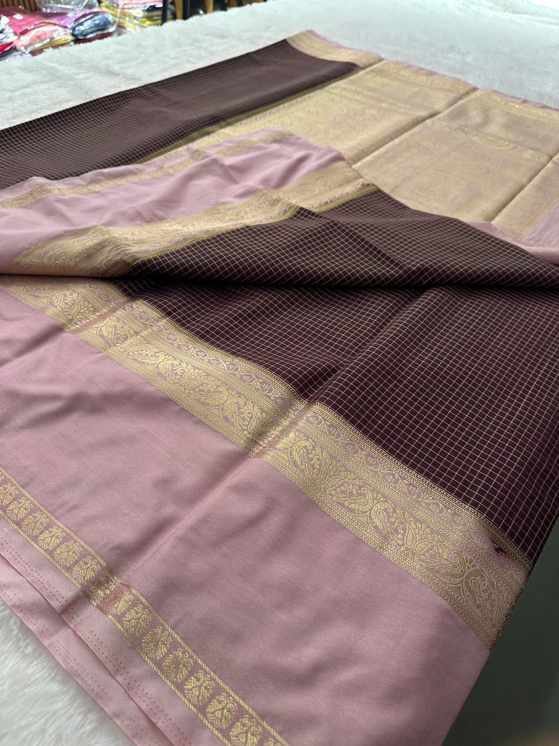 Crepe Silk Sarees in Gold weaving and Big Bentex Border,, comes in checkered pattern and contrast blouse piece 🌹