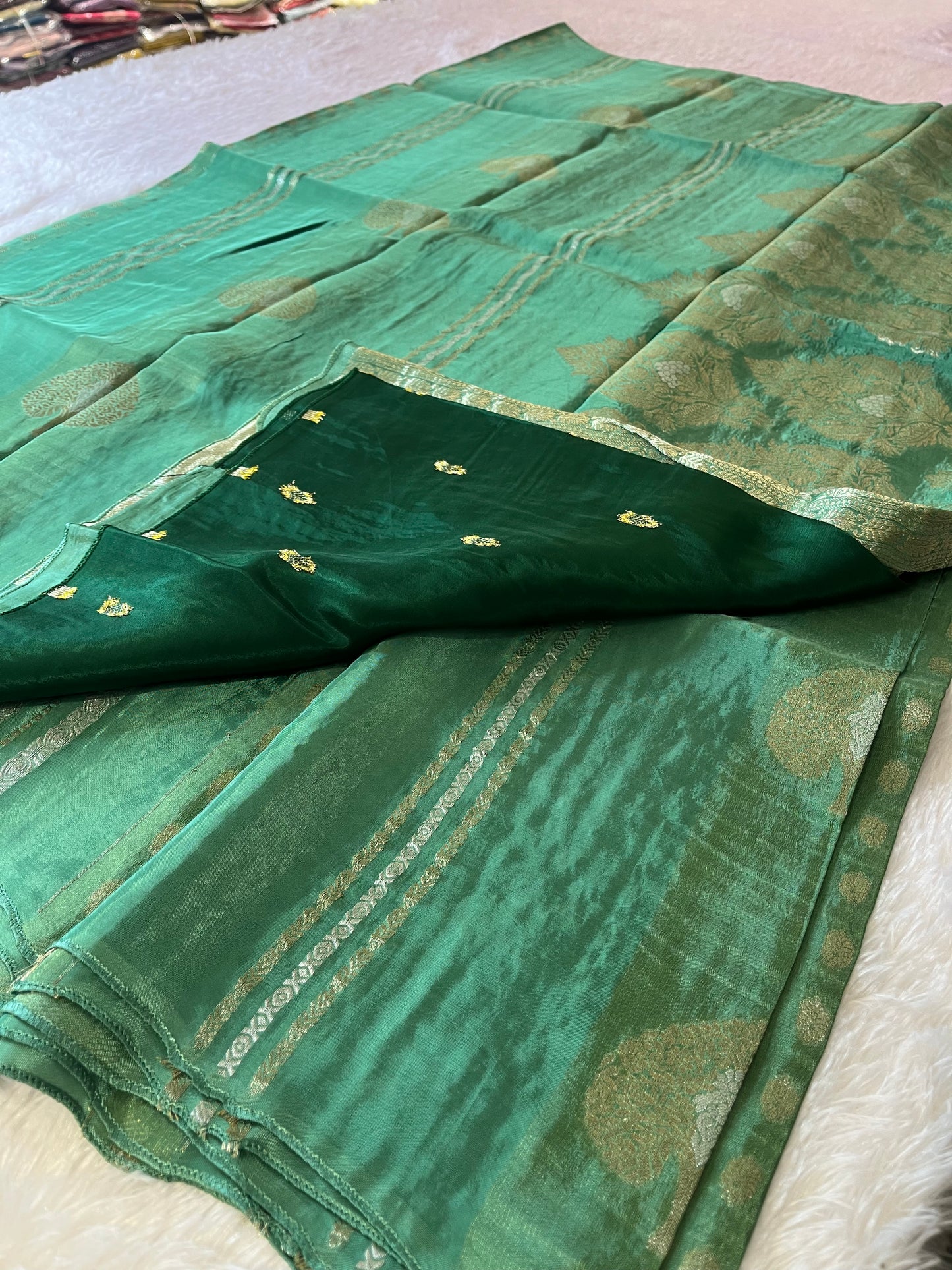 Fancy Chinnon Borderless