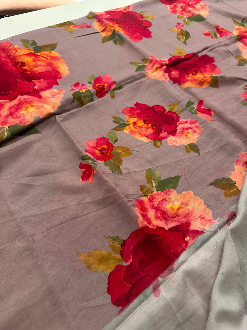 Digital Printed Premium Viscose Sarees In Big Floral Prints and Plain Self Blouse with Gold Weaving Border and and Rich Weaving Pallu🌹JU27