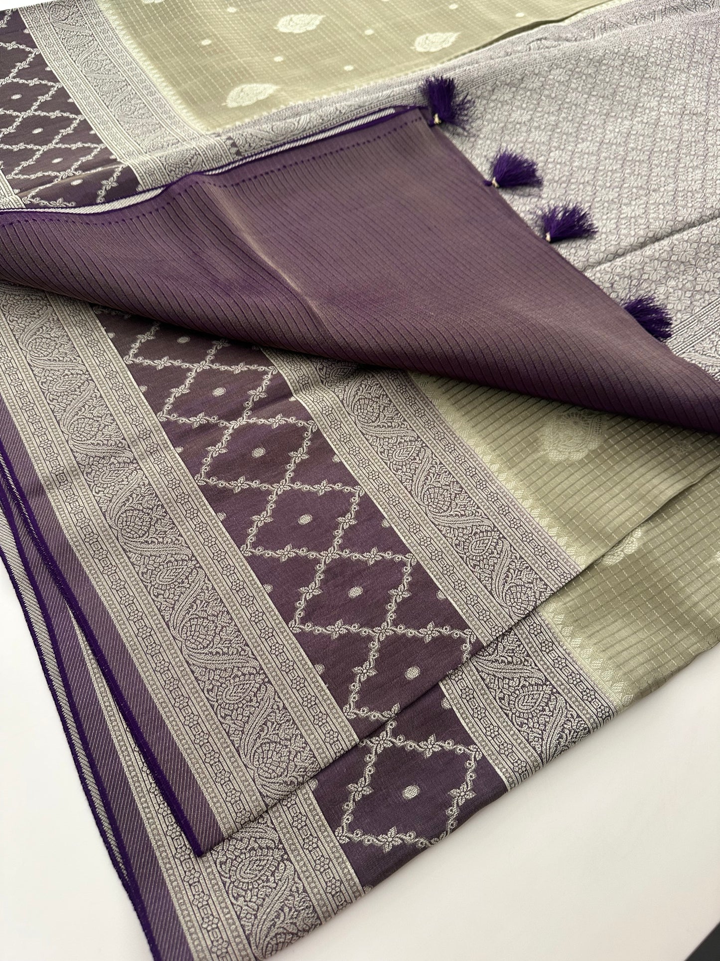 Traditional South Indian Style Crafred Pure Viscose Saree Distinguished by intricate weaving🌹 -JU15