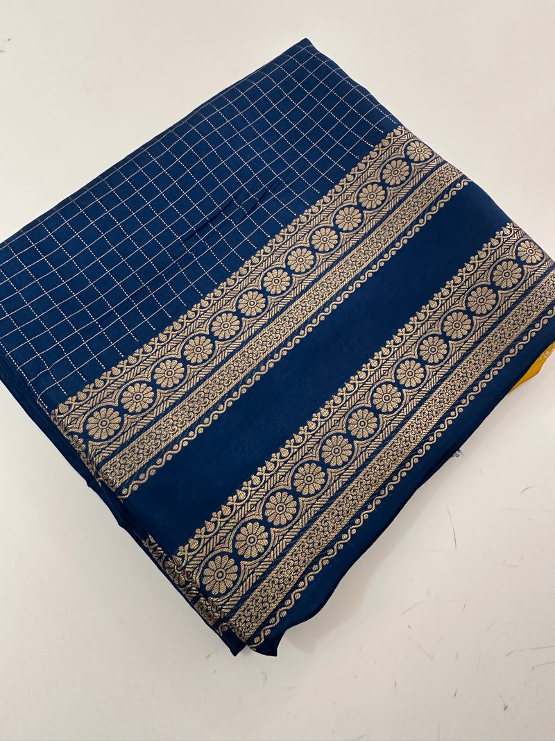 Banarasi crêpe sarees with contrast blouse piece🌹 comes in rich border and small Checks -AU6