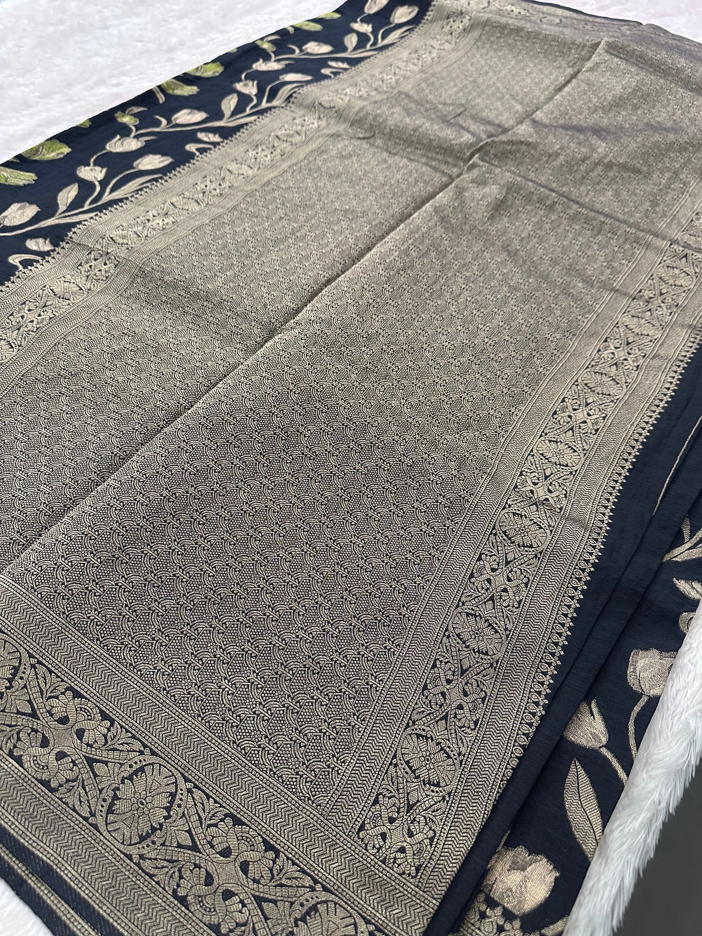 Tulips Linen Premium Saree-M13
