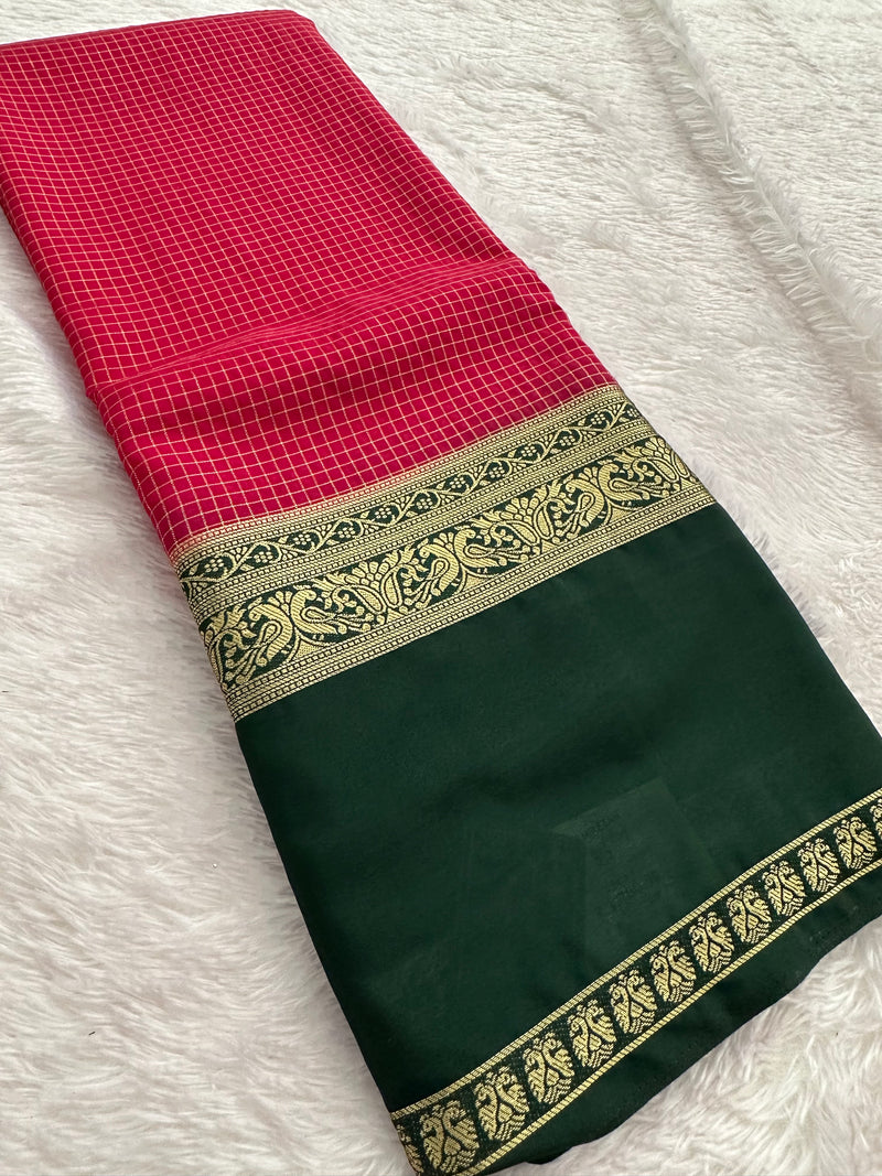 Crepe Silk Sarees in Gold weaving and Big Bentex Border,, comes in checkered pattern and contrast blouse piece 🌹