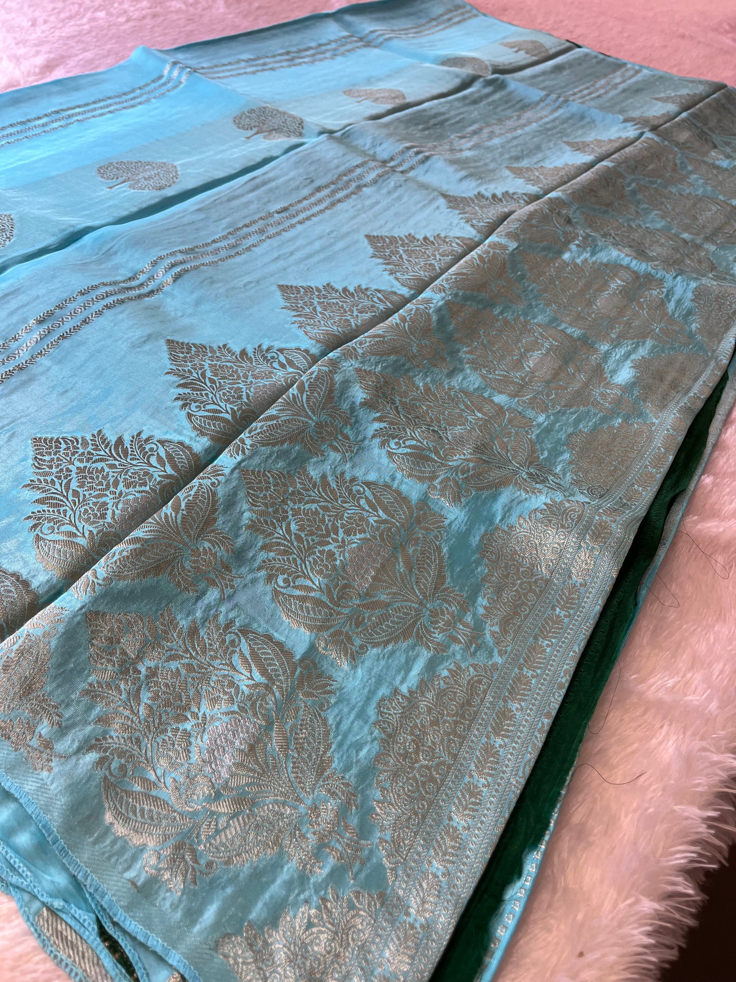 Fancy Chinnon Borderless