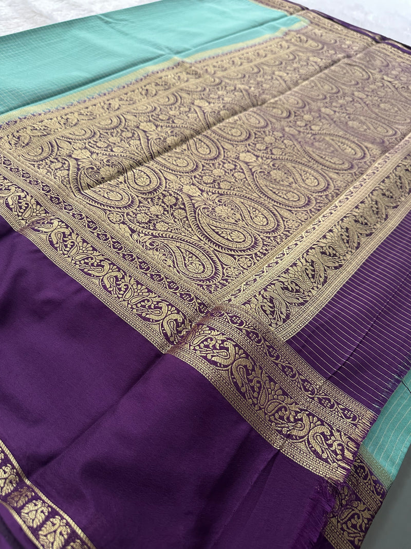 Crepe Silk Sarees in Gold weaving and Big Bentex Border,, comes in checkered pattern and contrast blouse piece 🌹