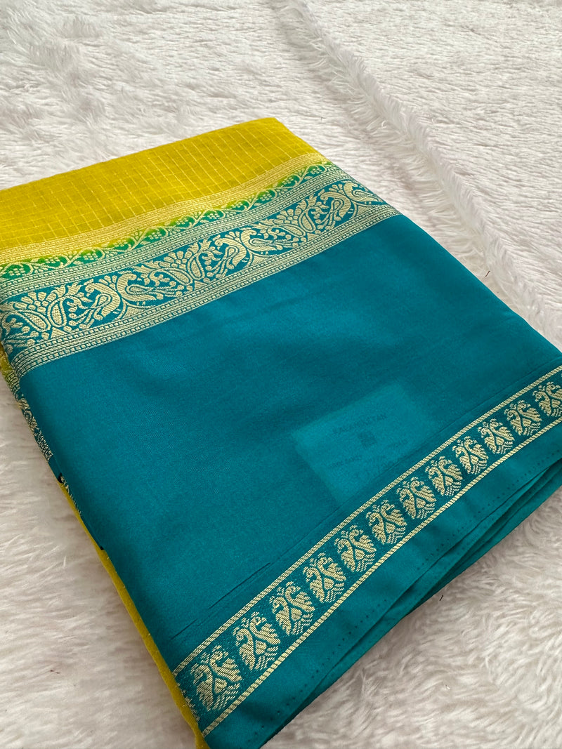 Crepe Silk Sarees in Gold weaving and Big Bentex Border,, comes in checkered pattern and contrast blouse piece 🌹