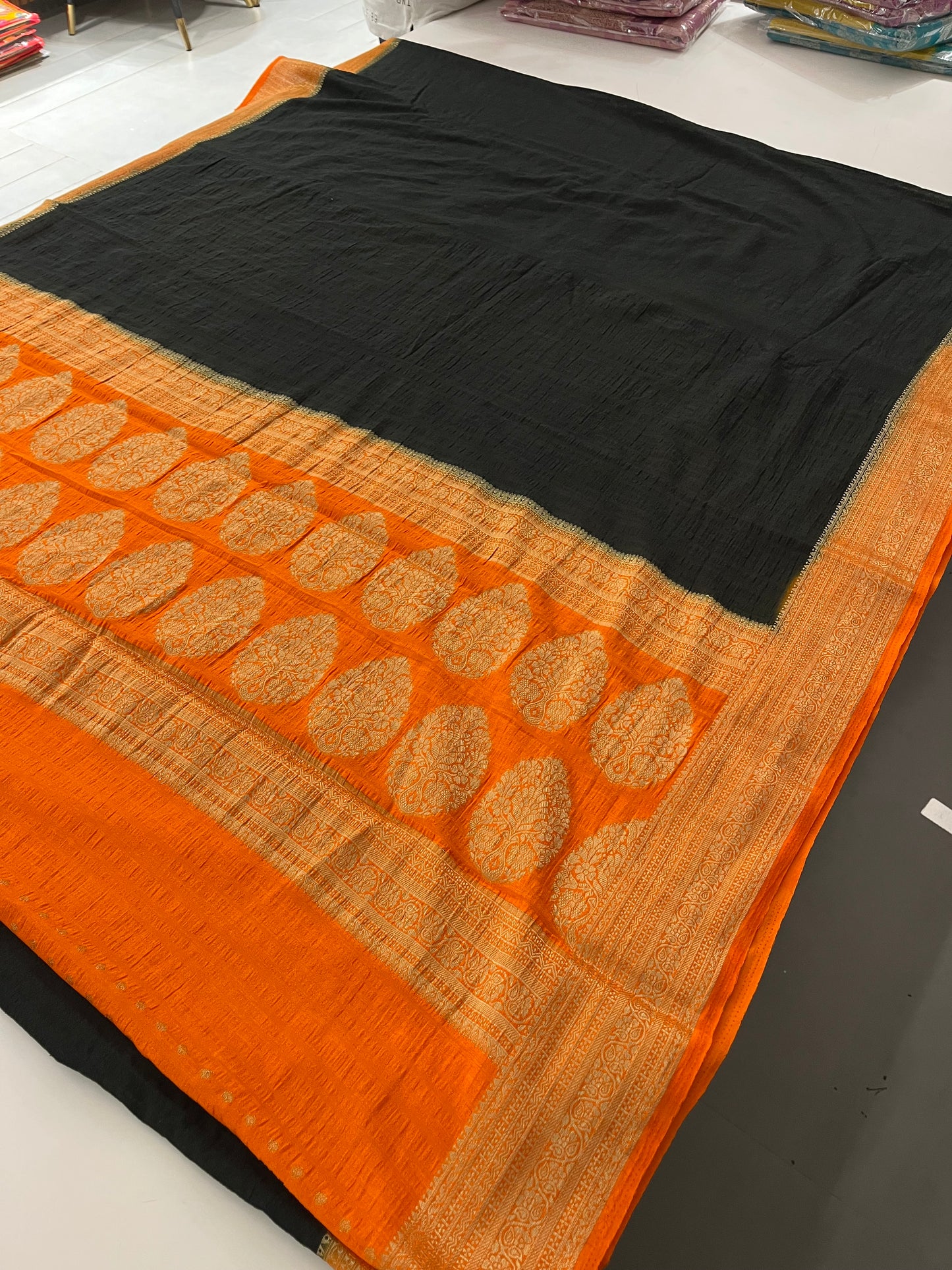 299 CRUSH GEORGETTE (Black x Orange)