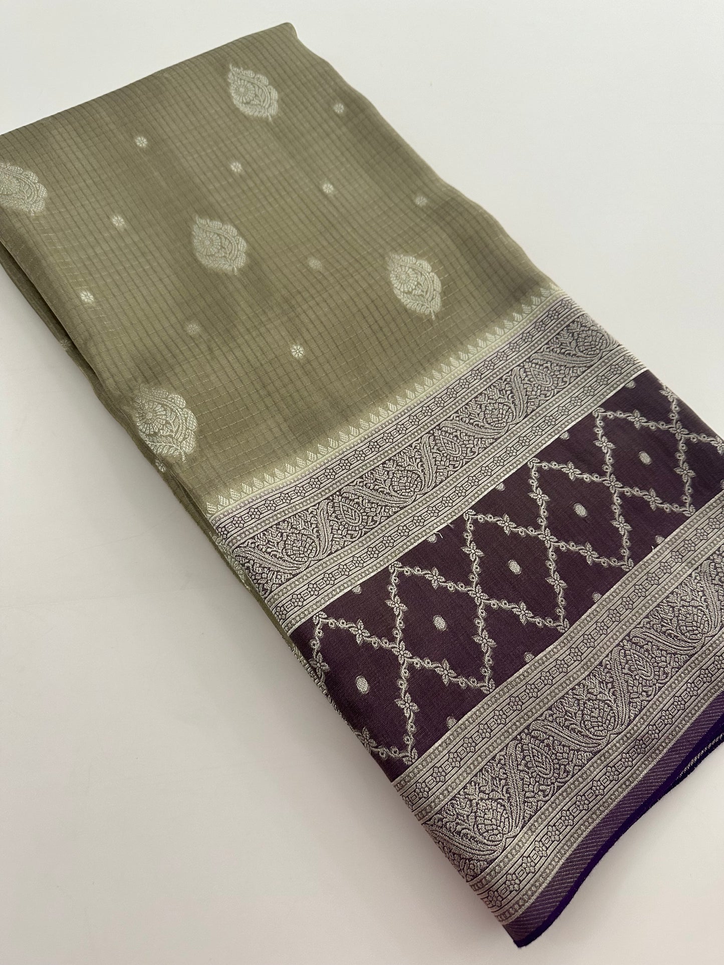 Traditional South Indian Style Crafred Pure Viscose Saree Distinguished by intricate weaving🌹 -JU15