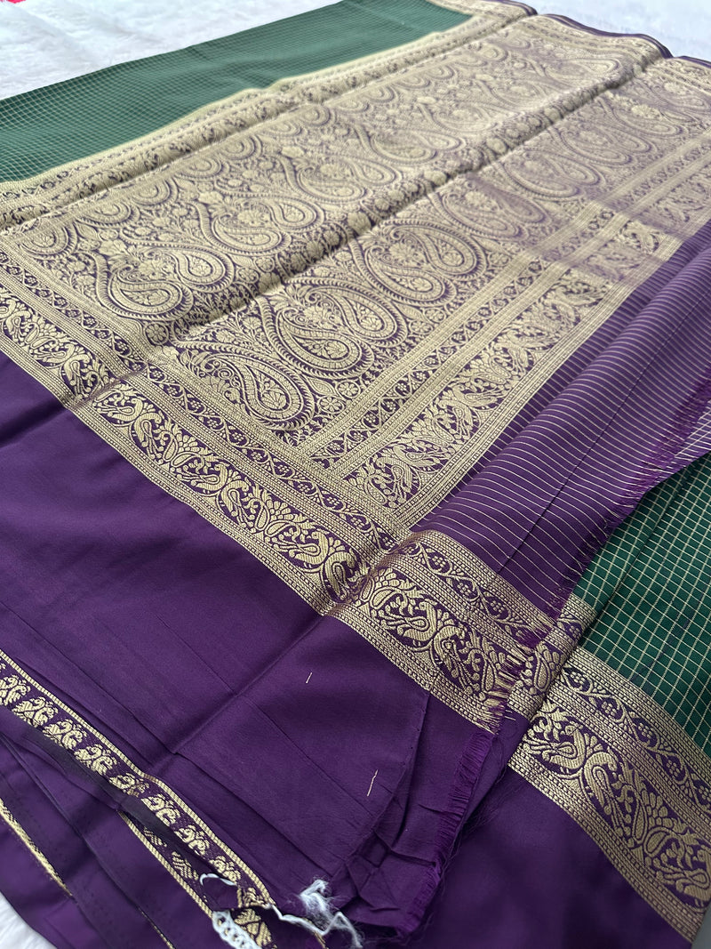 Crepe Silk Sarees in Gold weaving and Big Bentex Border,, comes in checkered pattern and contrast blouse piece 🌹