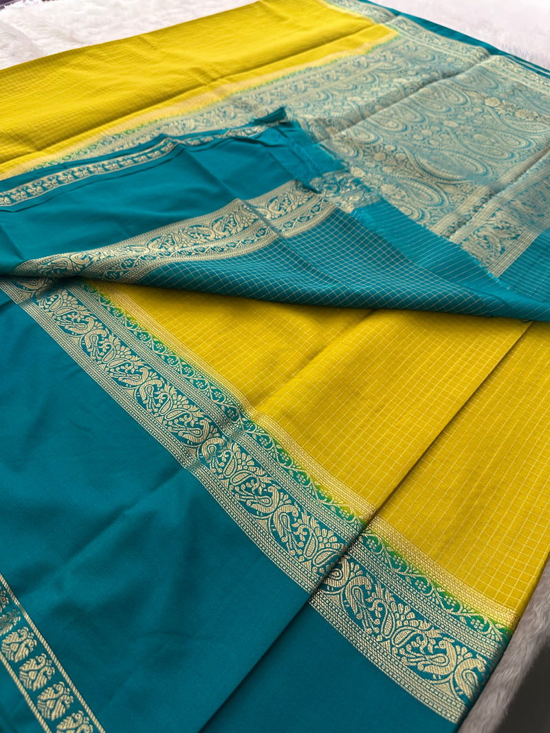 Crepe Silk Sarees in Gold weaving and Big Bentex Border,, comes in checkered pattern and contrast blouse piece 🌹