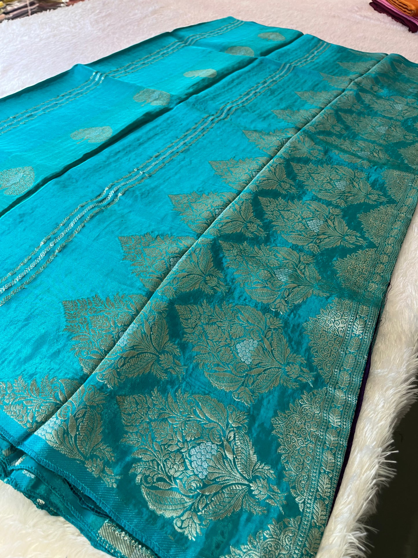 Fancy Chinnon Borderless