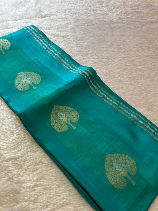 Fancy Chinnon Borderless