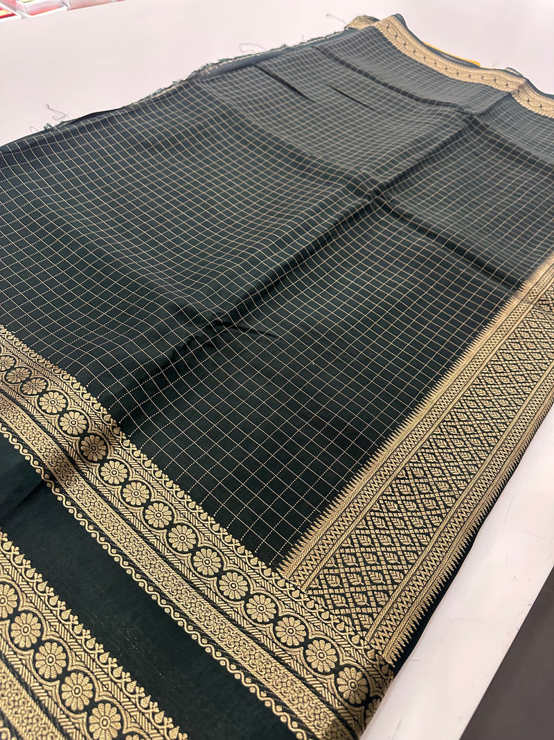 Banarasi crêpe sarees with contrast blouse piece🌹 comes in rich border and small Checks -AU6