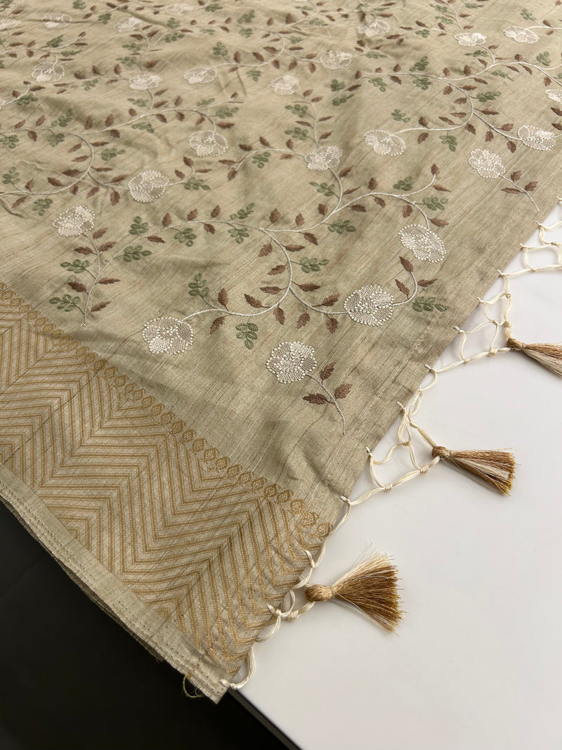 🌹Tussar Silk Sarees in Full Embroidery Work With Self Pattern Blouse 🌹
JU23