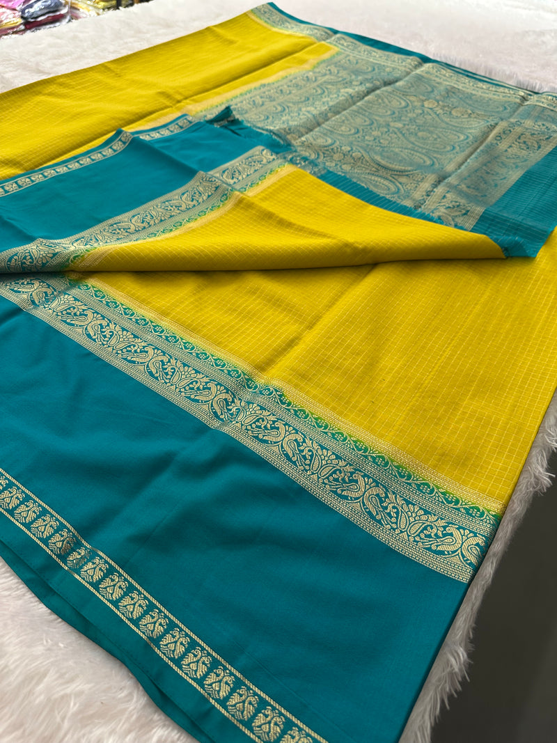 Crepe Silk Sarees in Gold weaving and Big Bentex Border,, comes in checkered pattern and contrast blouse piece 🌹