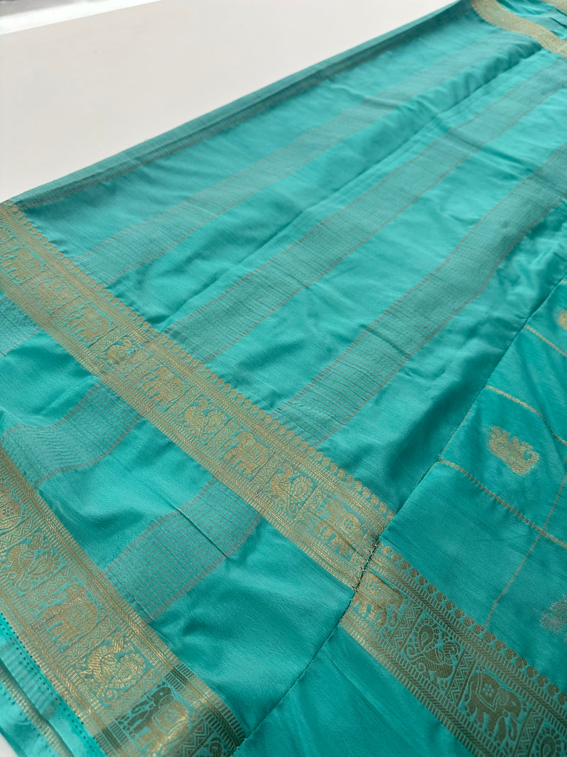 Premium Semi Mysore Silk sarees with silver and gold weavings and contrast blouse piece🌹-AU9