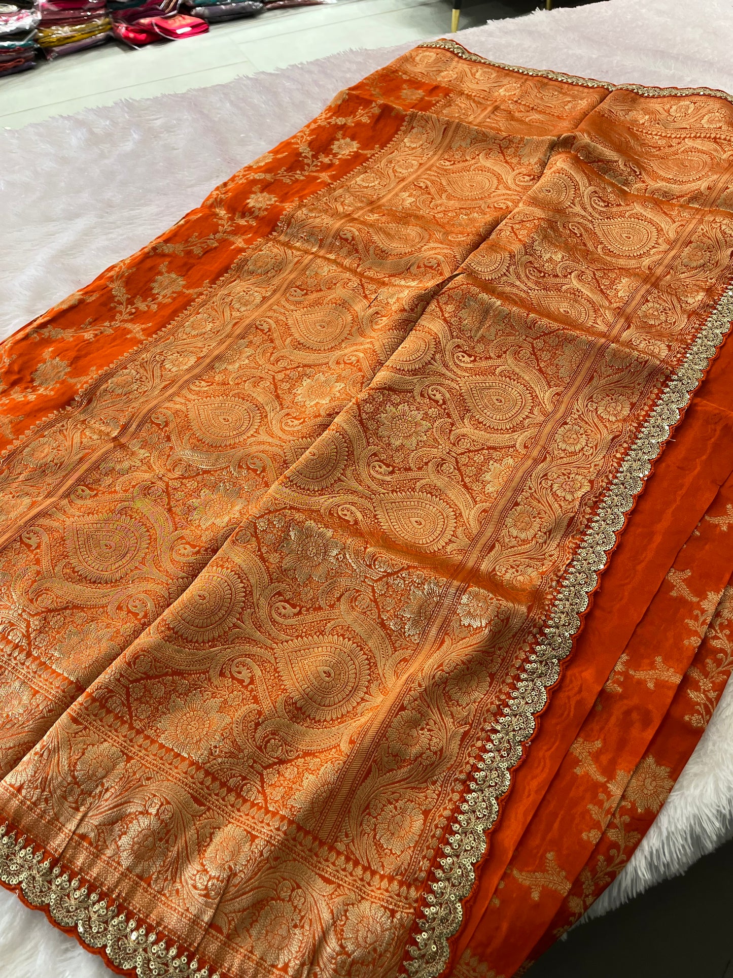 Banarasi Brocade Fancy scallop Border
