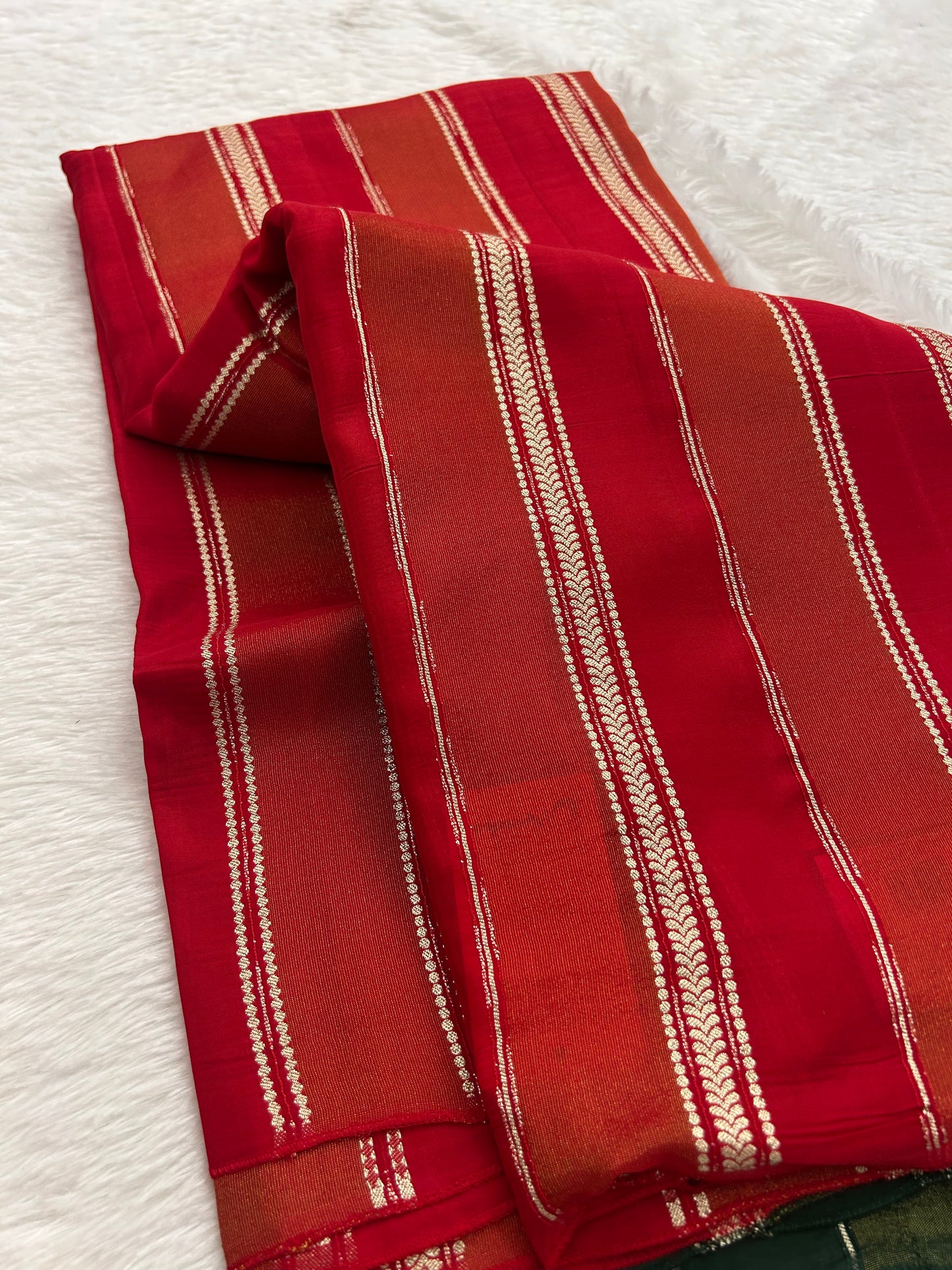 DESIGNER PARTYWEAR SAREE WITH CONTRAST BLOUSE-RED X GREEN