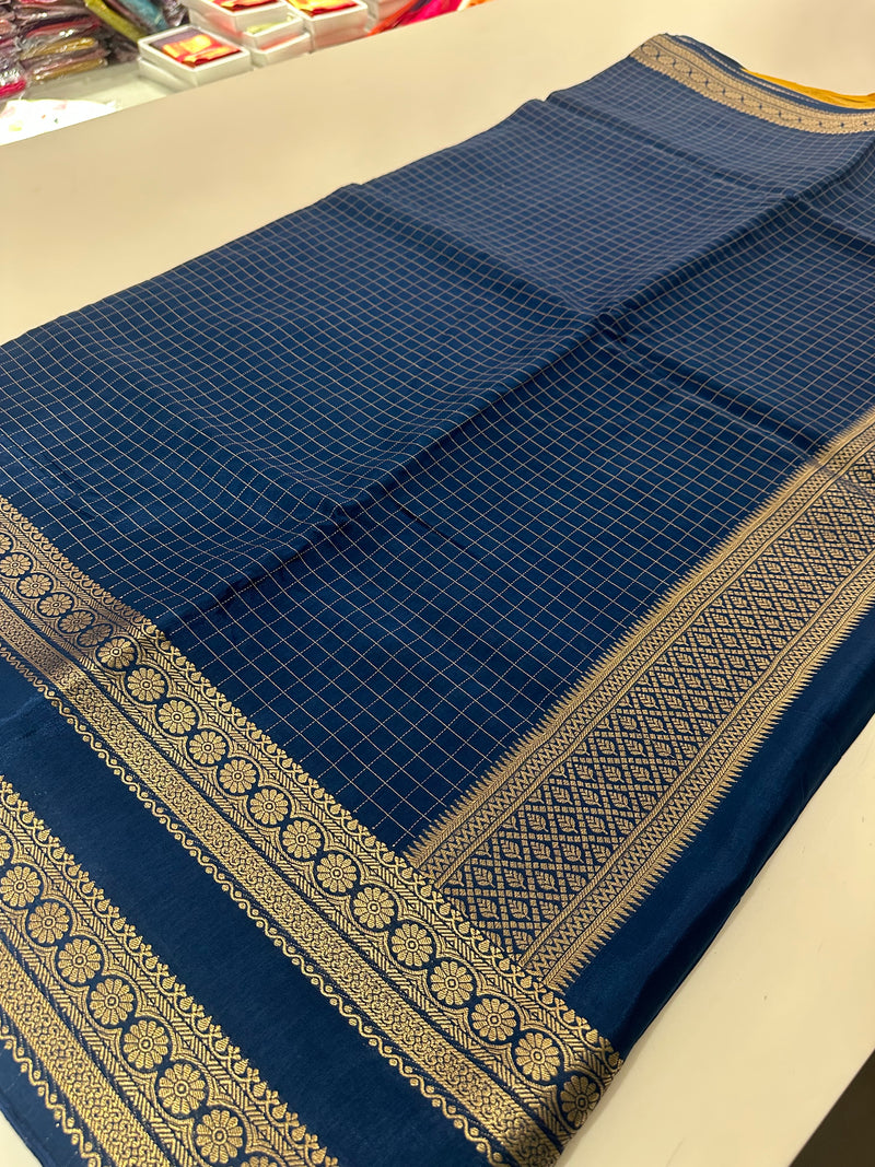 Banarasi crêpe sarees with contrast blouse piece🌹 comes in rich border and small Checks -AU6