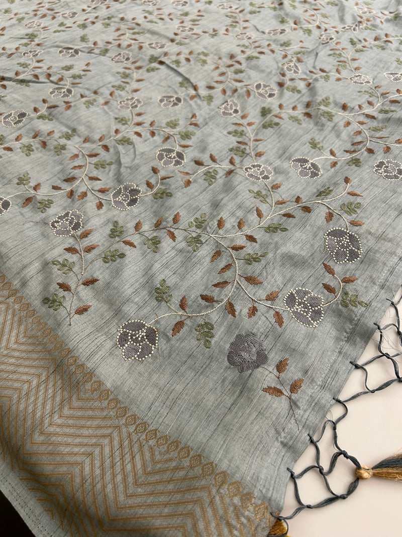 🌹Tussar Silk Sarees in Full Embroidery Work With Self Pattern Blouse 🌹
JU23